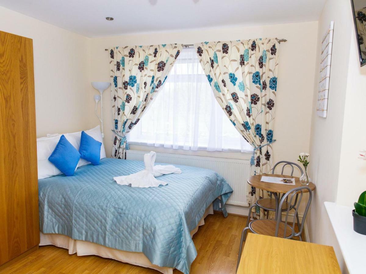 Mandeville Rooms Northolt  Exteriör bild